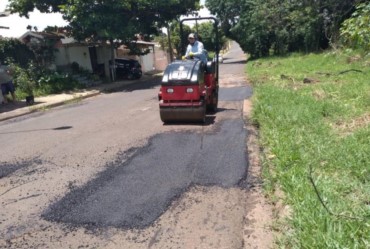 Vias e estradas rurais passam por manutenção em Avaré