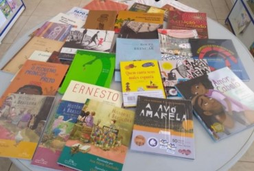 Biblioteca Municipal recebe 100 livros através de edital de doação do SISEB