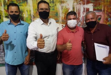 Comitiva de Itaporanga visita  gabinete do deputado Vitor Lippi