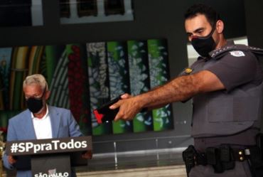 Governo de São Paulo entrega mais de 3,1 mil armas de choque não letais para a PM