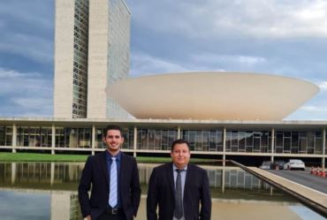 Vereadores Carlos Rodolfo e Dudu da Ambulância de Taguaí visitam Brasília