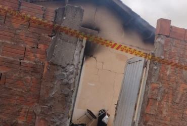 Mulher consegue medida protetiva contra o ex-marido após ter casa destruída por incêndio em Avaré 