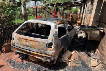 Polícia investiga incêndio que destruiu casa e carro em Itararé