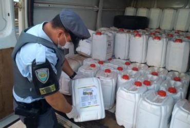 Mais de 2 mil litros de agrotóxicos falsificados são apreendidos em rodovia de Avaré