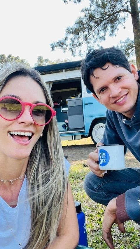 Jornal Sudoeste do Estado - Casal “larga tudo” para realizar sonho de viver  viajando