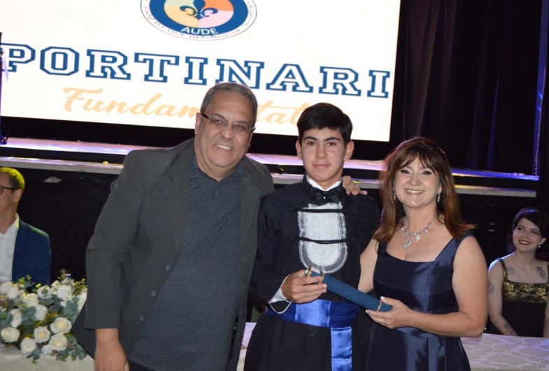 Professor Gilson Camara, Victor Menk Camargo  e mantenedora e diretora Erika Filonzi Menk