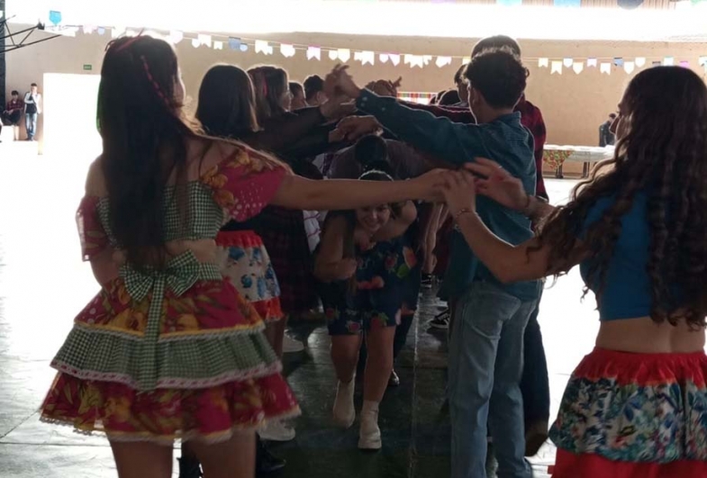 Colégio Cefar de Fartura realiza tradicional festa junina