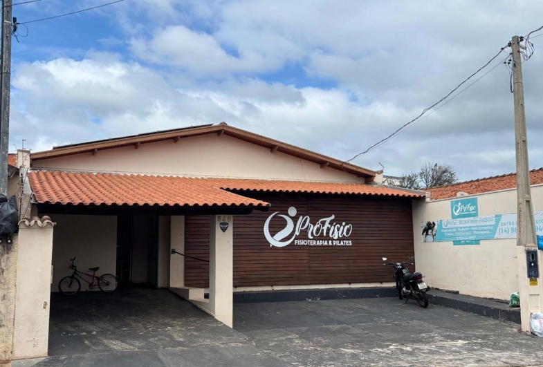 Fisioterapeuta Ana Elise (em destque) agora atendendo na Clínica PróFisio  na rua Emílio Del Cistia, 346. Agende sua avaliação com a profissional