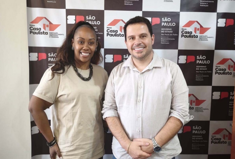 Juliana Nunes, assessora parlamentar  na CDHU, e prefeito Diego do Nino