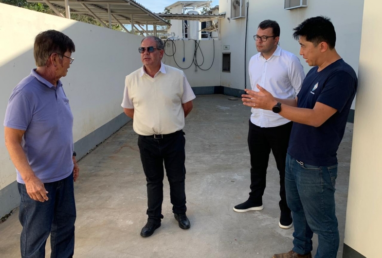 Propretário levou o prefeito e o chefe de gabinete para conhecer as instalações da piscicultura