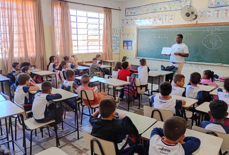 Histórias em quadrinhos é tema de palestra na escola municipal Orlando Cortez de Avaré