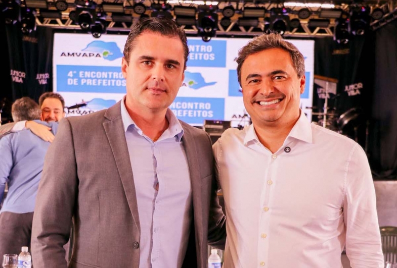 Presidente da Amvapa, prefeito de Itaí Zé Ramiro e o deputado federal Mauricio Neves