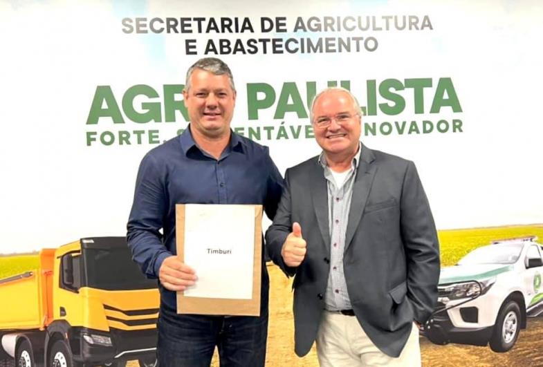 Timburi será contemplado com trator e implementos agrícolas