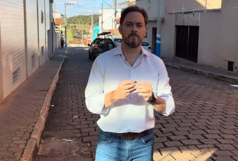 Obras de retirada de lajotas e drenagem avançam em Taquarituba