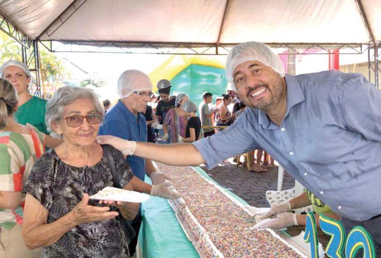 Bolo de 132 kg e inaugurações marcam aniversário de Fartura