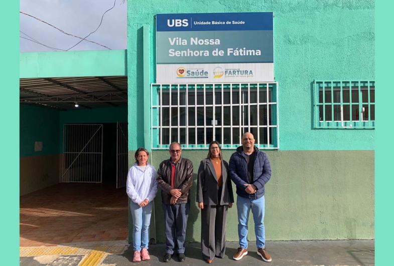 Farmacêutica Fabiana Gobbo, prefeito Marcão do Haras, secretária da Saúde, Regiane Medeiros e presidente da Câmara, Bruno Guazzelli