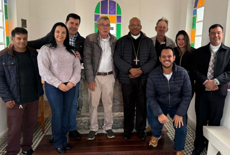Bispo Dom Eduardo Vieira, da diocese de Ourinhos, visita Timburi