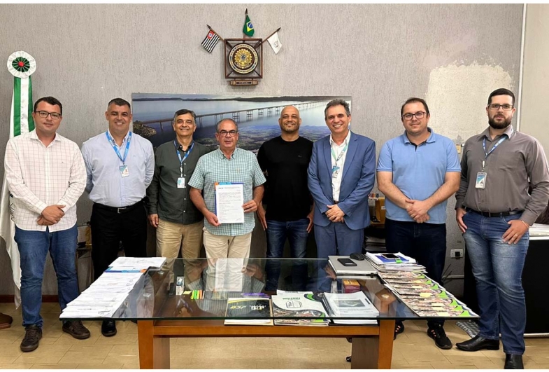 Prefeito Marcos assina contratação de crédito para construção de moradias