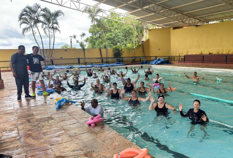 Secretaria de Esportes oferece aulas gratuitas de hidroginástica em Avaré