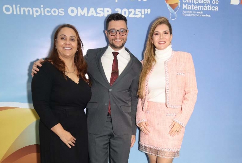 Diretora de Escola  E.E. PEI João Michelin Tânia Cristina Moraes de Queiroz,  Dirigente Regional de Ensino  DER-Avaré Henrique Riguetto Rodrigues e Chancelar e Vice-Reitora Jurídica da UniFSP, Dra. Ma