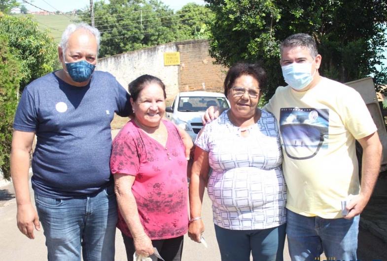 Douglas faz campanha no bairro Rio Verde, em Itaporanga
