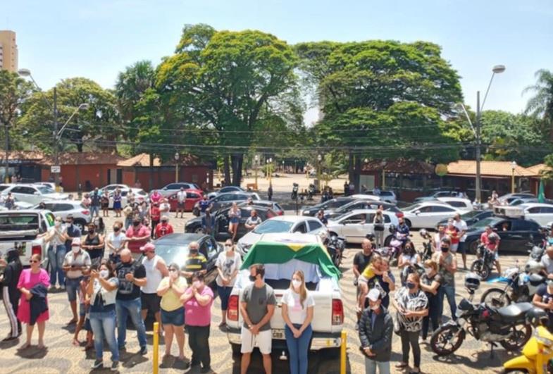 Carreata reúne grande número de veículos em homenagem a Nossa Senhora Aparecida