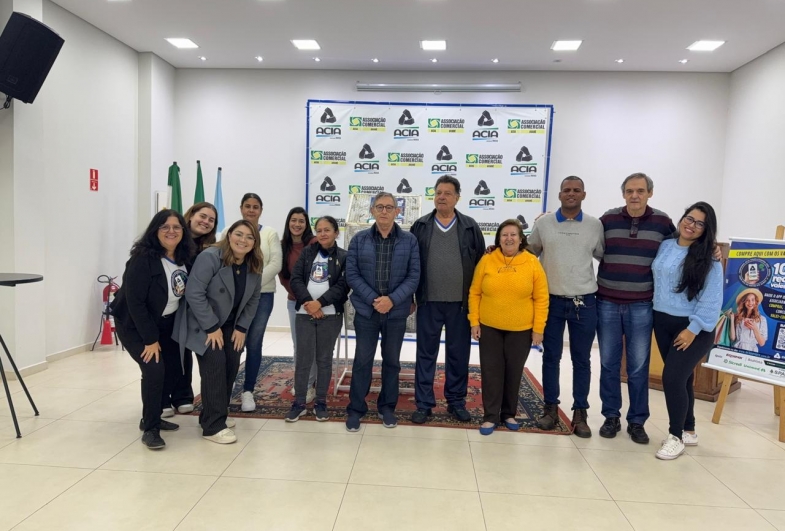 Silvana, Ana Júlia, Aline, Karina, Érica, Andressa, Ivani,  Cassio, Fernando, Judite, Nozito, Homero e Janaína