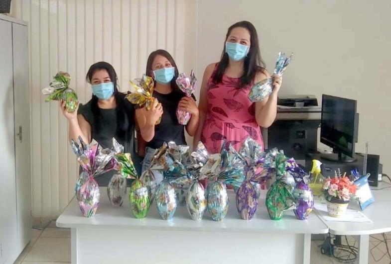  Prefeitura de Tejupá entrega ovos de páscoa para munícipes