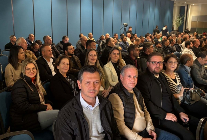 O evento reuniu autoridades, lideranças políticas e representantes de diversos municípios da região