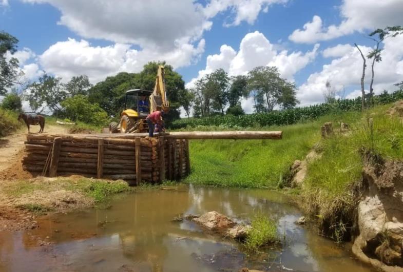 Prefeitura de Itaporanga  constrói ponte que liga bairros Nico Modesto e Cruzeirinho 