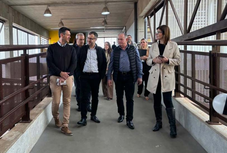 Vice-prefeito Rafael Corona, presidente FDE Fabrício  Moreira, o prefeito Edinho Fundão e Andreia Greco
