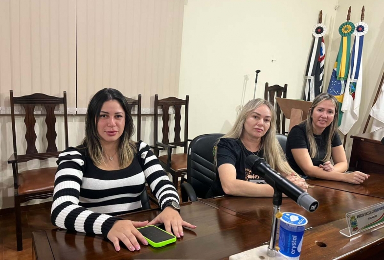 Vereadora Ana Carla Teles, vereadora  Conceição e vereadora Camila Bagnatori