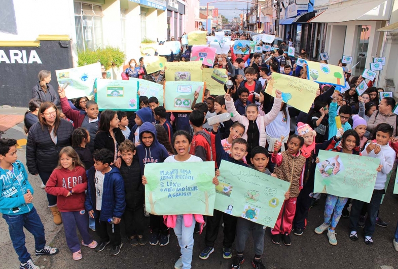 Dia Mundial do Meio Ambiente em Avaré é celebrado com passeata