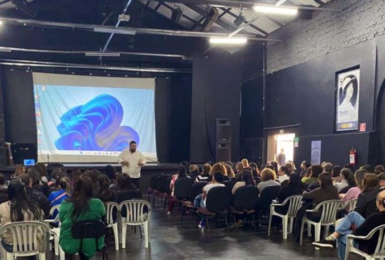 Palestra alerta professores na identificação de violência contra alunos em Avaré