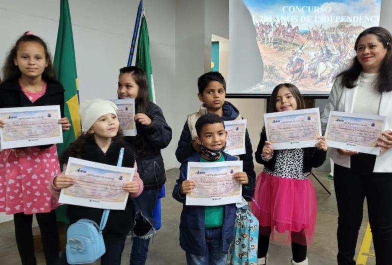 Alunos de Avaré são premiados em projeto sobre independência do Brasil
