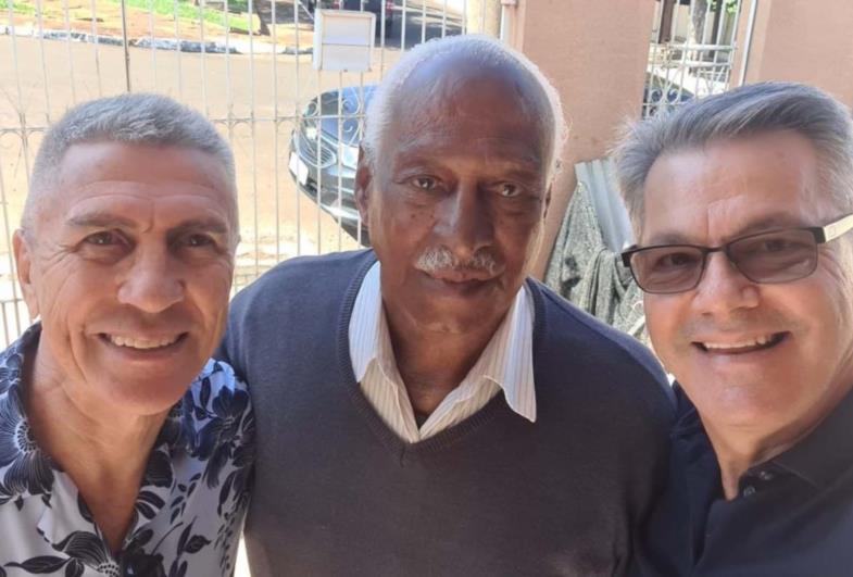 Prefeito Isnar e José da Costa visitam o ex-prefeito de Timburi Zé Cota 