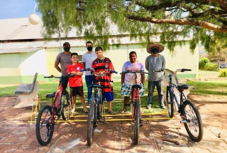 Prefeitura de Timburi instala bicicletários em locais público 