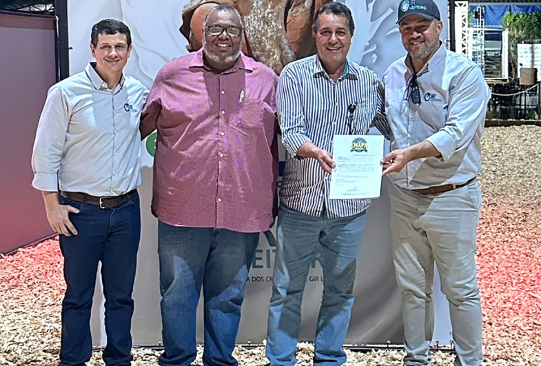 Secretaria de Agricultura entrega convites a autoridades nacionais do setor pecuário para a 55ª EMAPA