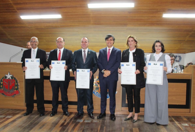 Integrantes da OAB, Avaré com presidente da OAB-SP, Leonardo Sica