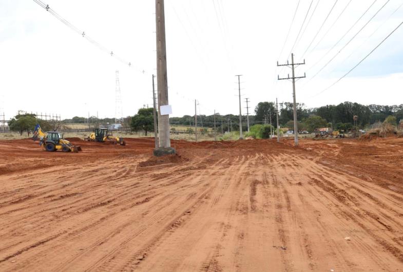 Prefeitura de Avaré alarga trecho de terra da Avenida Fuad Haspani