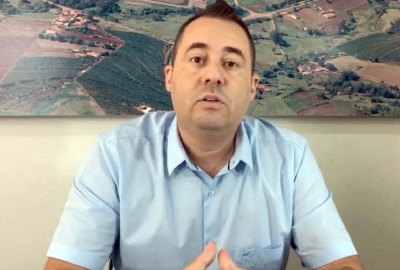 Prefeito de Fartura faz live para explicar novas medidas de combate à pandemia no município