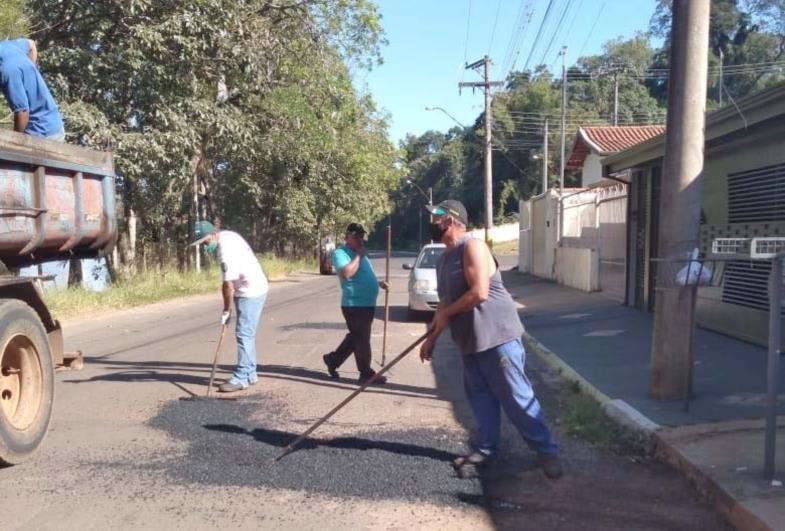 Equipes da Prefeitura promovem manutenção em bairros de Avaré