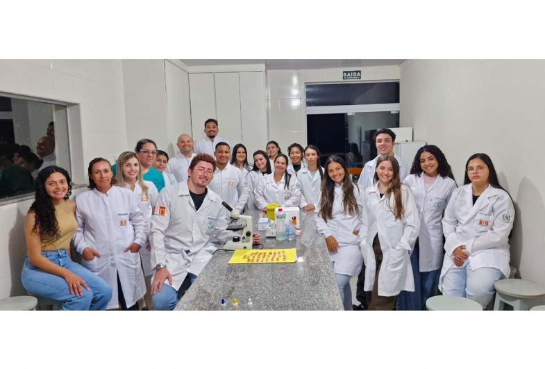 Estudantes da FIT de Taguaí realizam prática de tipagem sanguínea