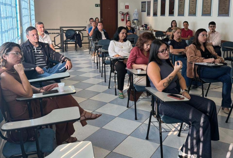 Auditório da Acif com os participantes