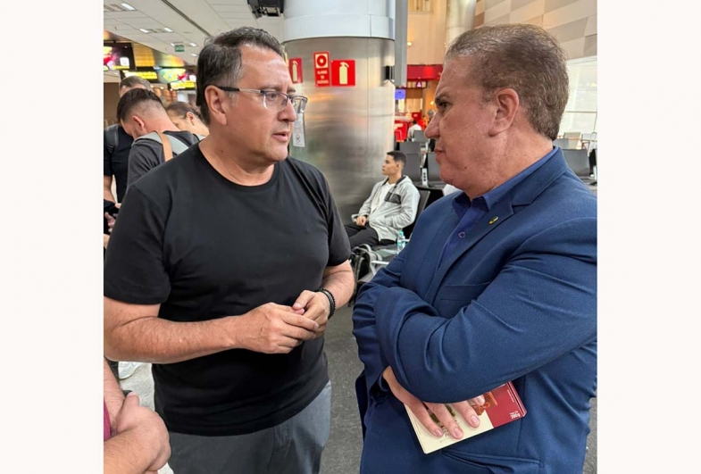 Prefeito Roberto Araujo apresenta demandas ao deputado Jonas