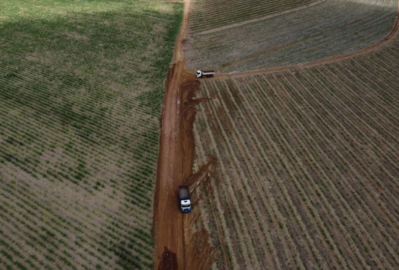 Imagem de drone da estrada