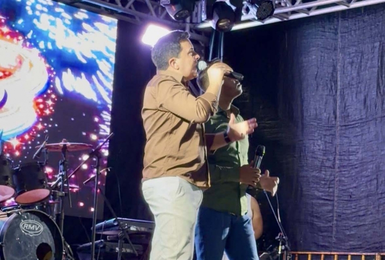 Prefeito Cristiano Amorim e população celebraram a chegada do novo ano