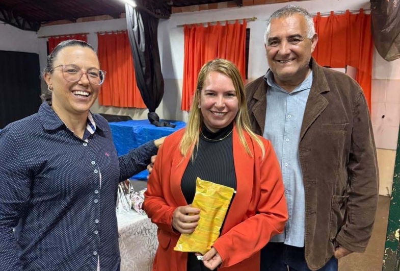 Prefeitura de Sarutaiá homenageia  professores e servidores da educação