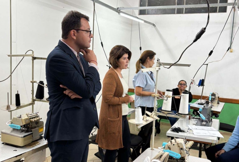 Chefe de gabinete Victor Salles, primeira-dama  Elisangela Souza e professora Léo Oliveira