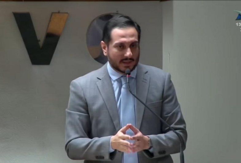 Procurador do município vai à Câmara Municipal e responde questionamentos sobre a CIP